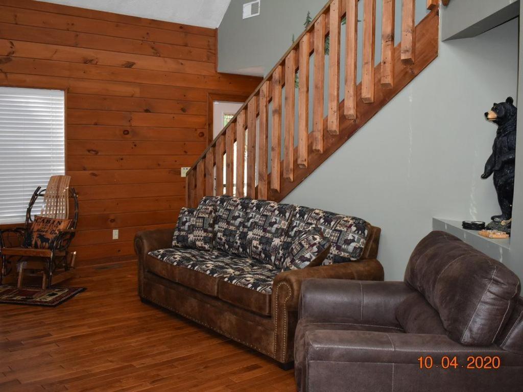 Villa 2 Miles To Parkway, Hot Tub, Pool Table, Air Hockey, Fire Pit! Pigeon Forge Exterior foto