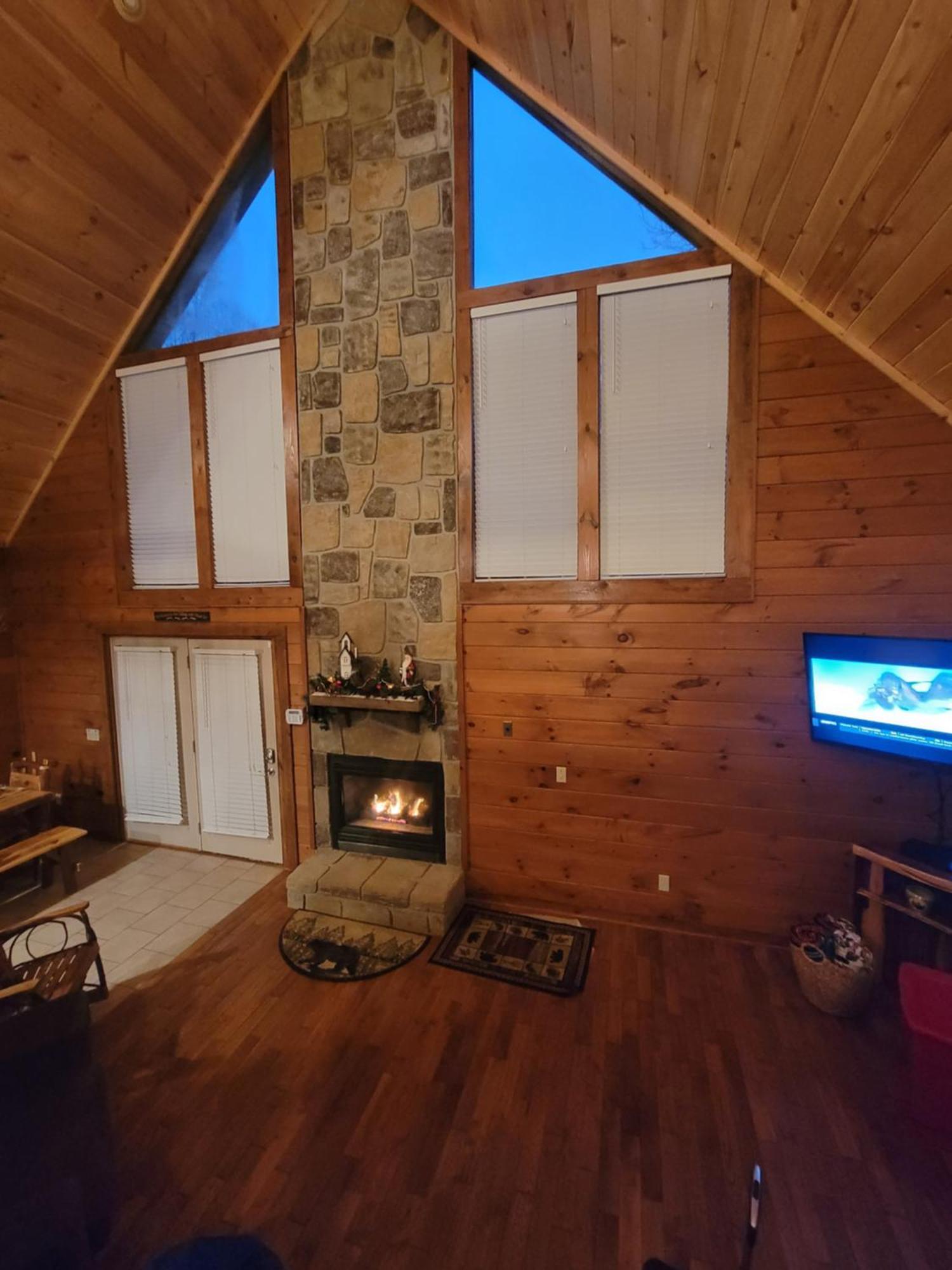 Villa 2 Miles To Parkway, Hot Tub, Pool Table, Air Hockey, Fire Pit! Pigeon Forge Exterior foto
